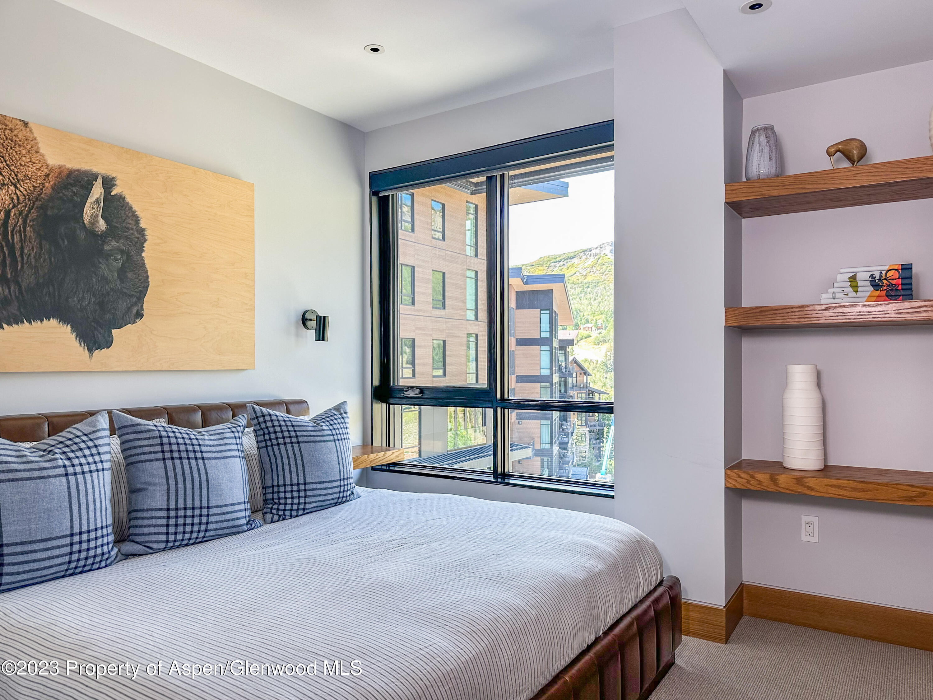 77 Wood Road Unit: 607E