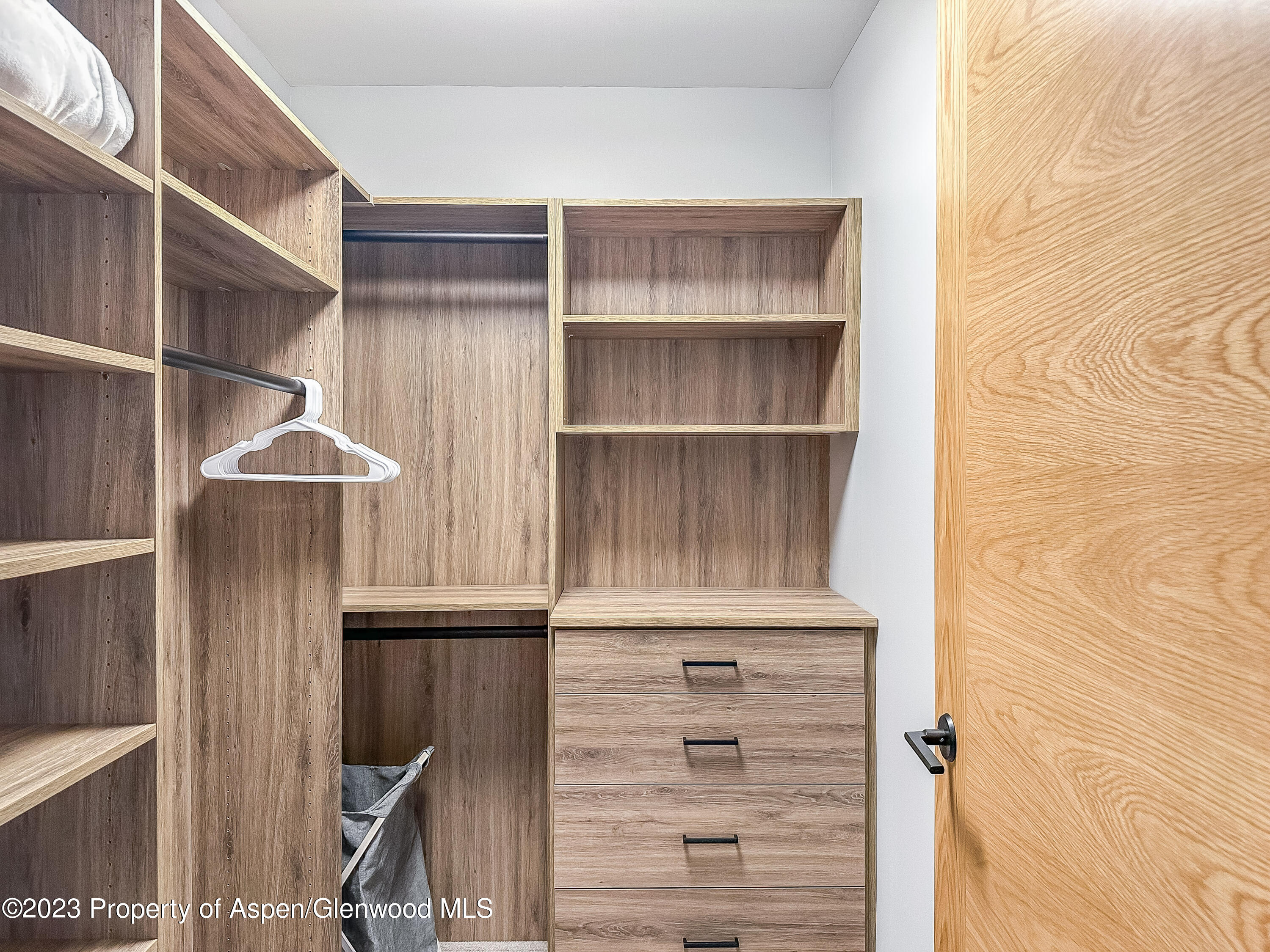 77 Wood Road Unit: 607E
