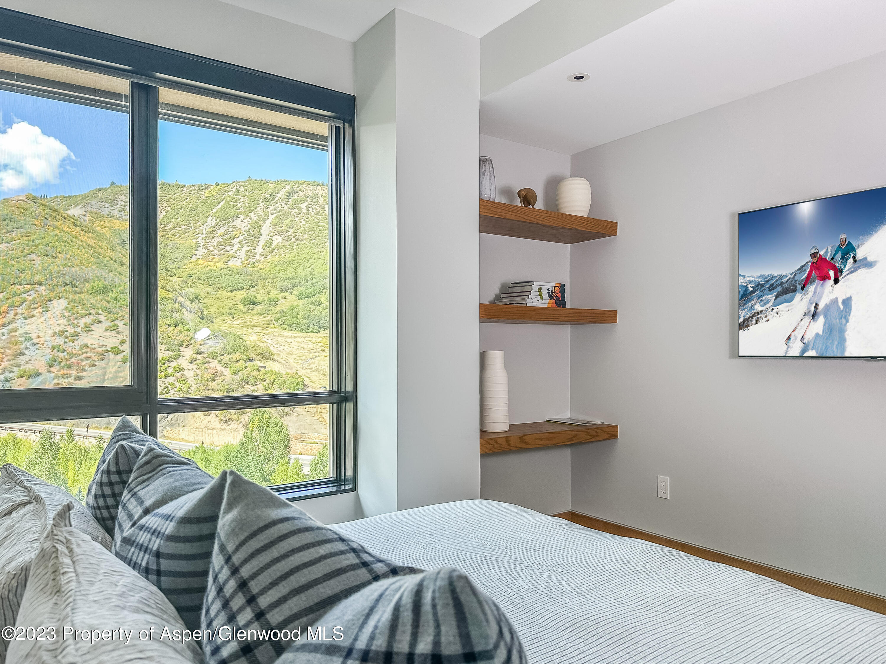 77 Wood Road Unit: 607E