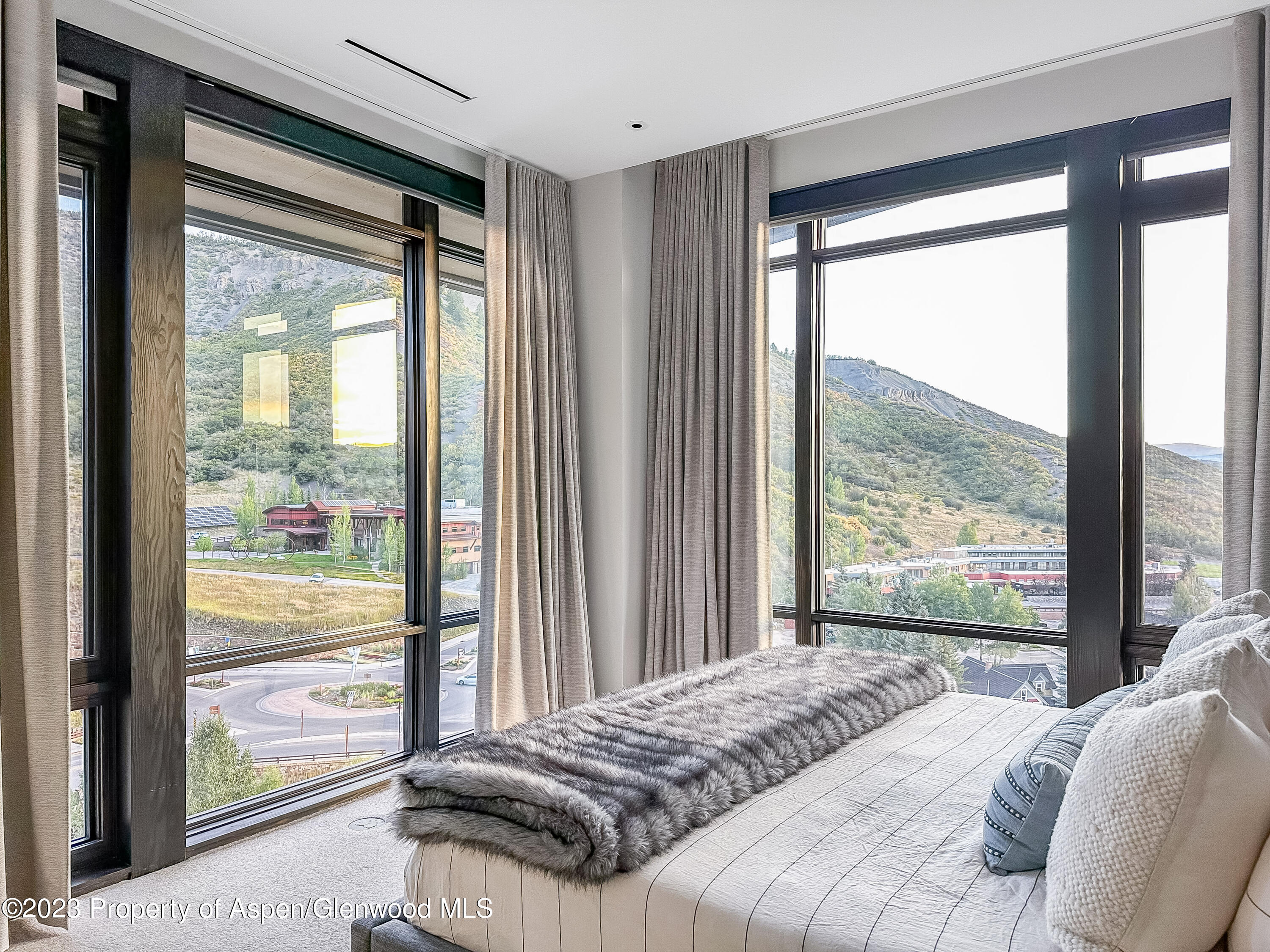 77 Wood Road Unit: 607E