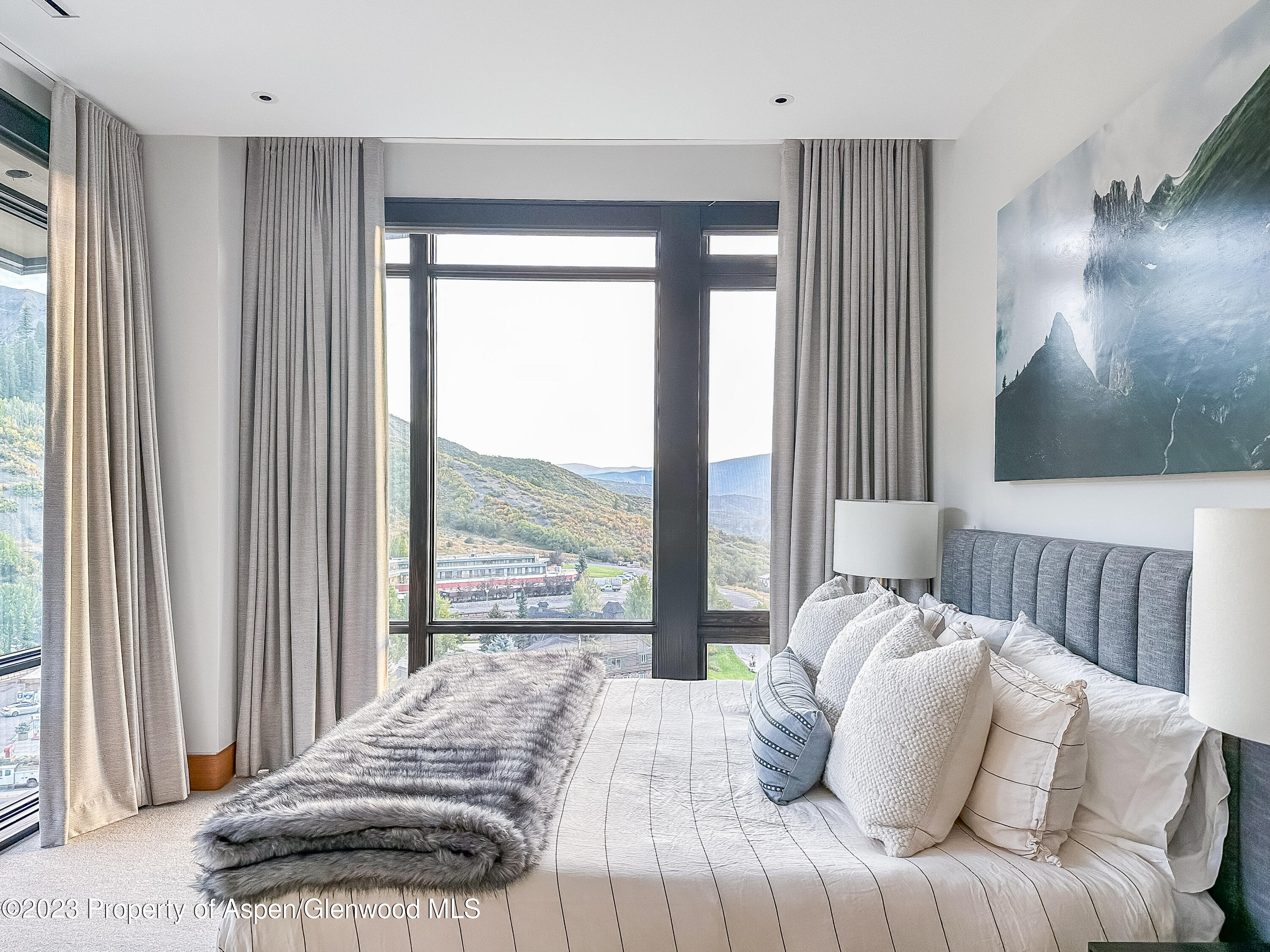 77 Wood Road Unit: 607E