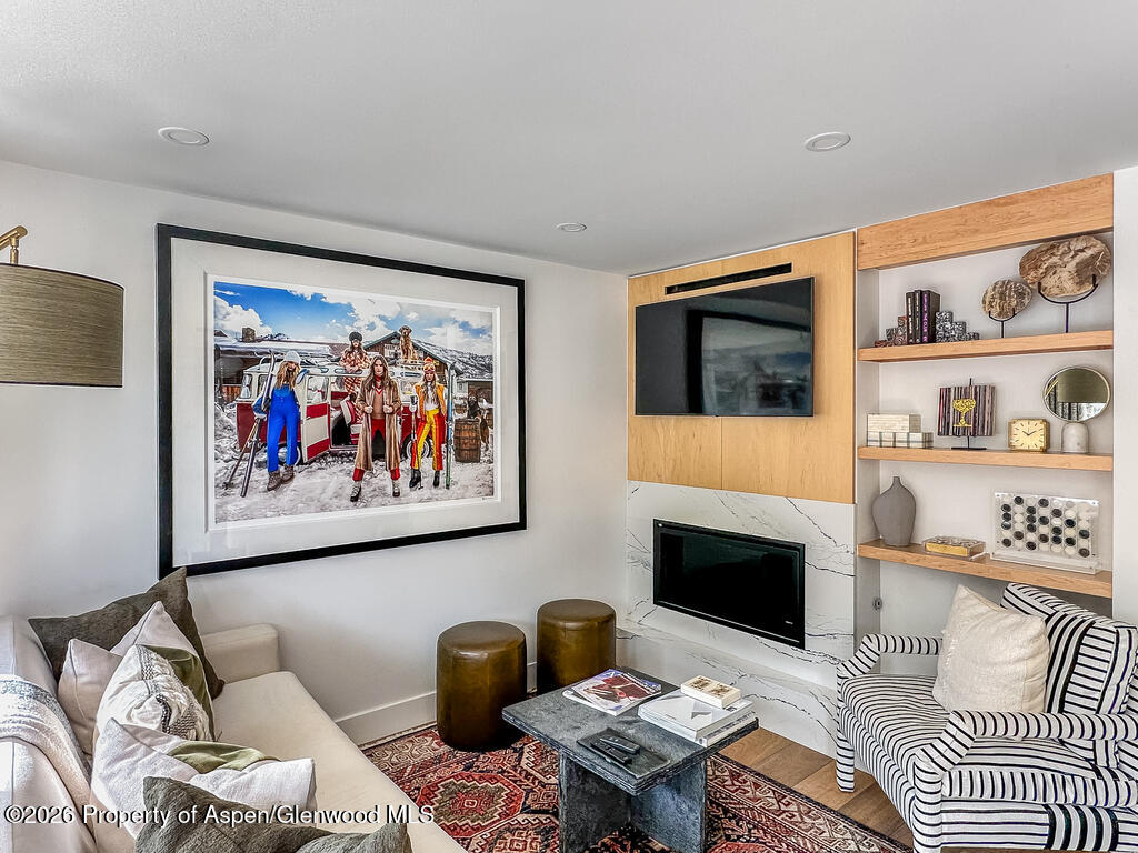 803 E Durant Avenue 8