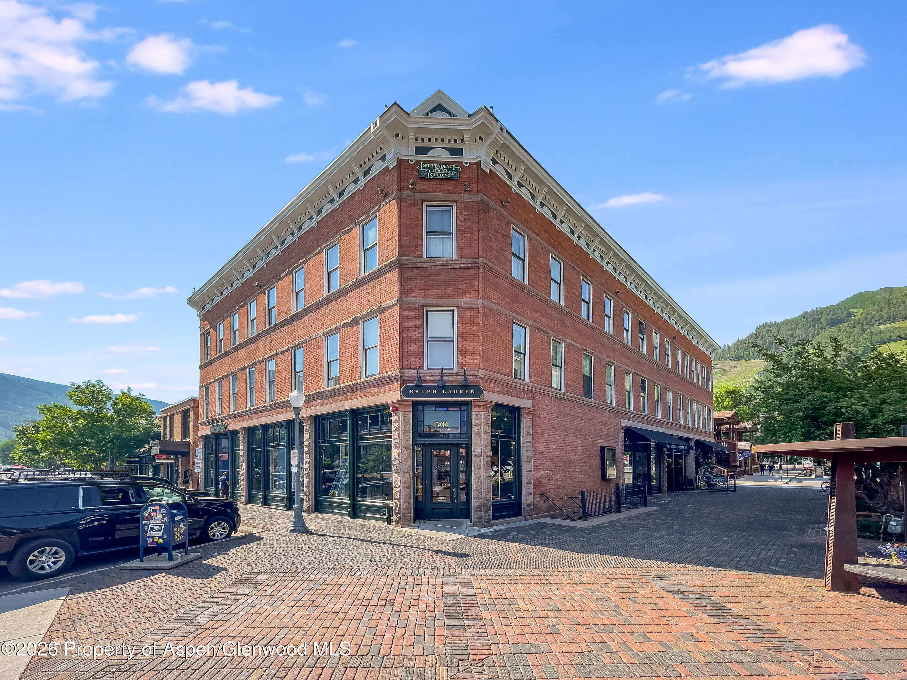 404 S Galena Street 211