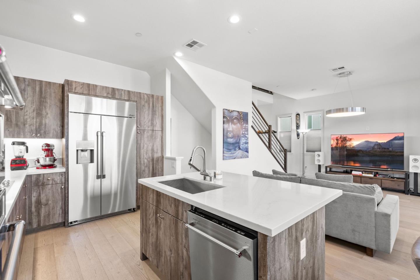 102 Crape Court