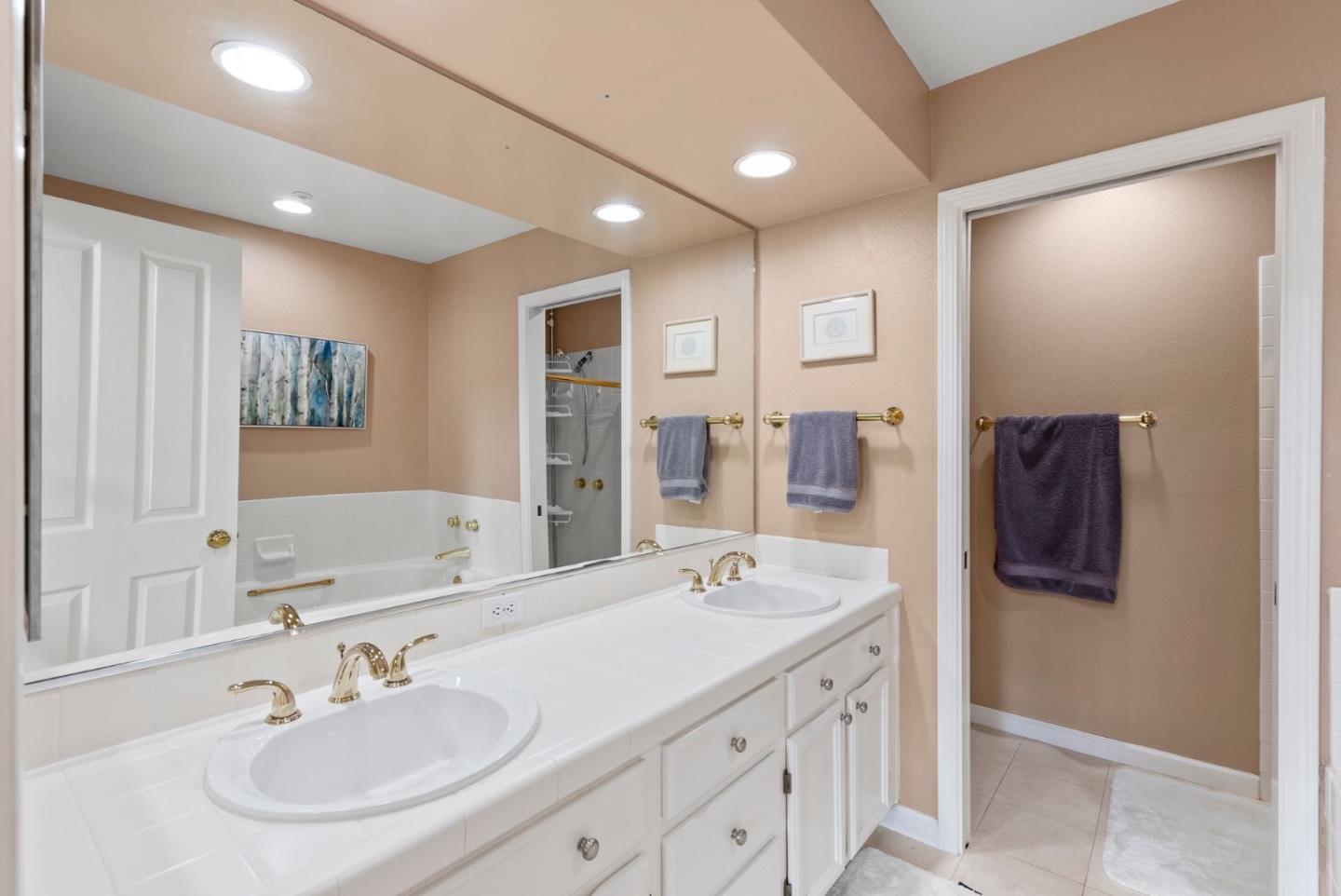 802 Mendocino Way