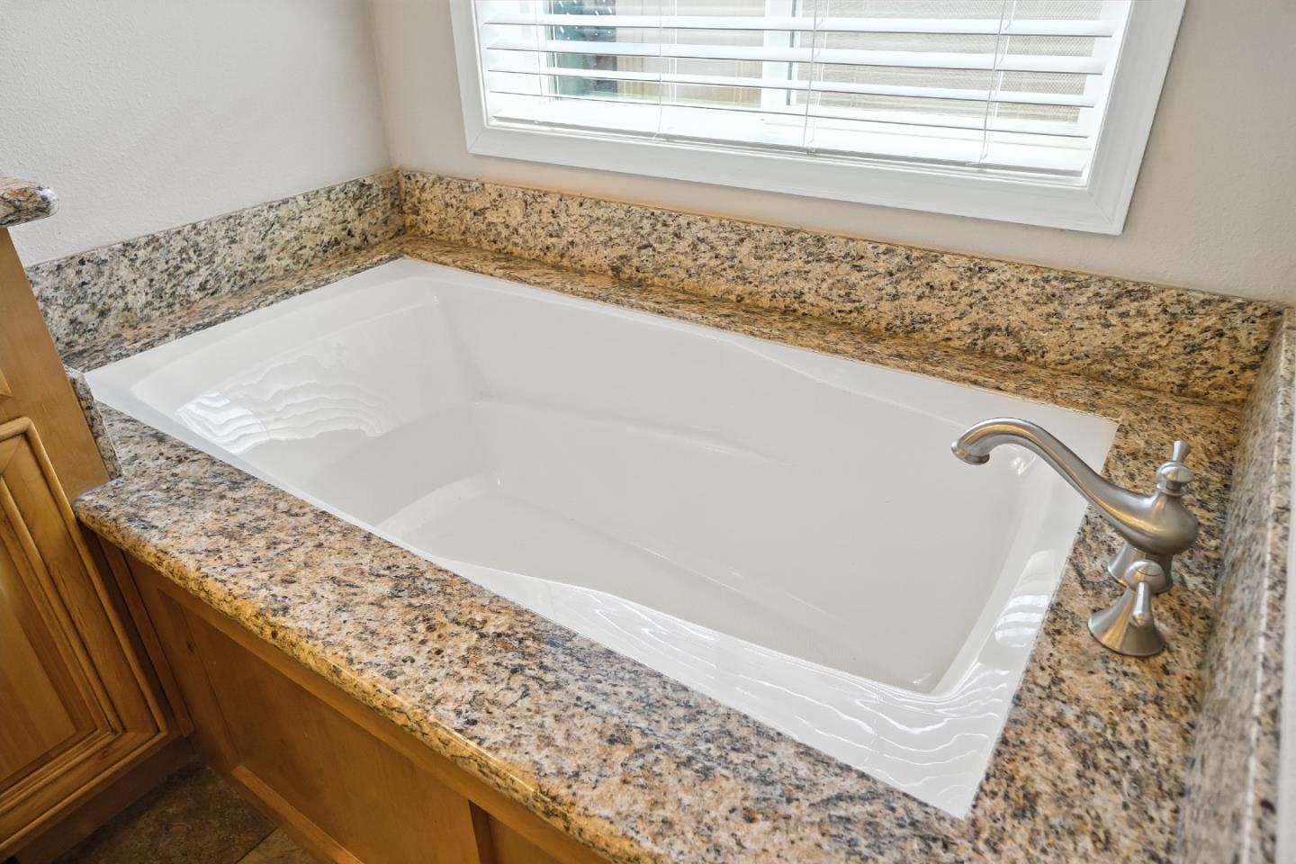 325 Sylvan Avenue Unit: 106