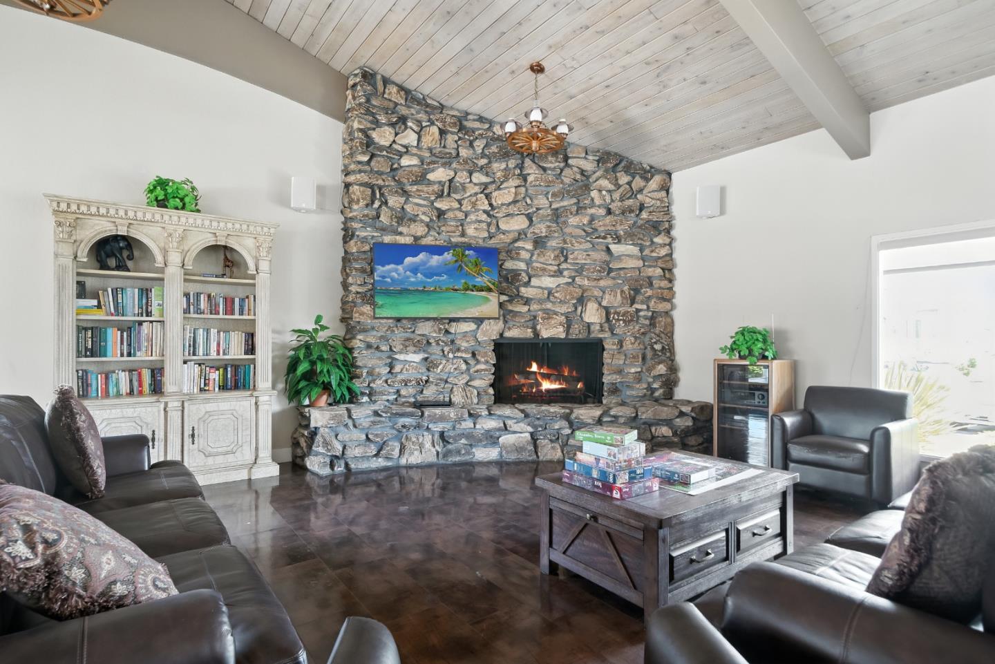 325 Sylvan Avenue Unit: 106