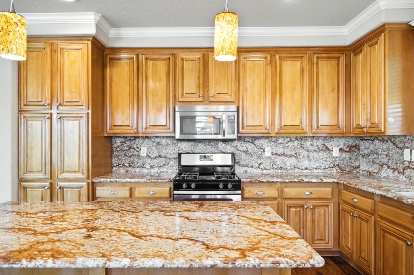 325 Sylvan Avenue Unit: 106