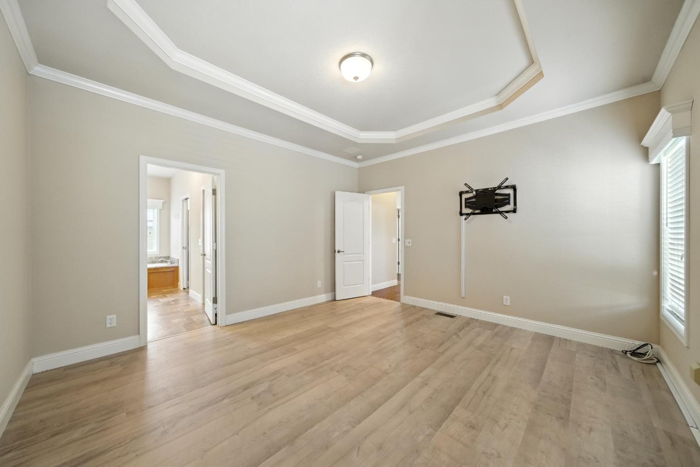 325 Sylvan Avenue Unit: 106