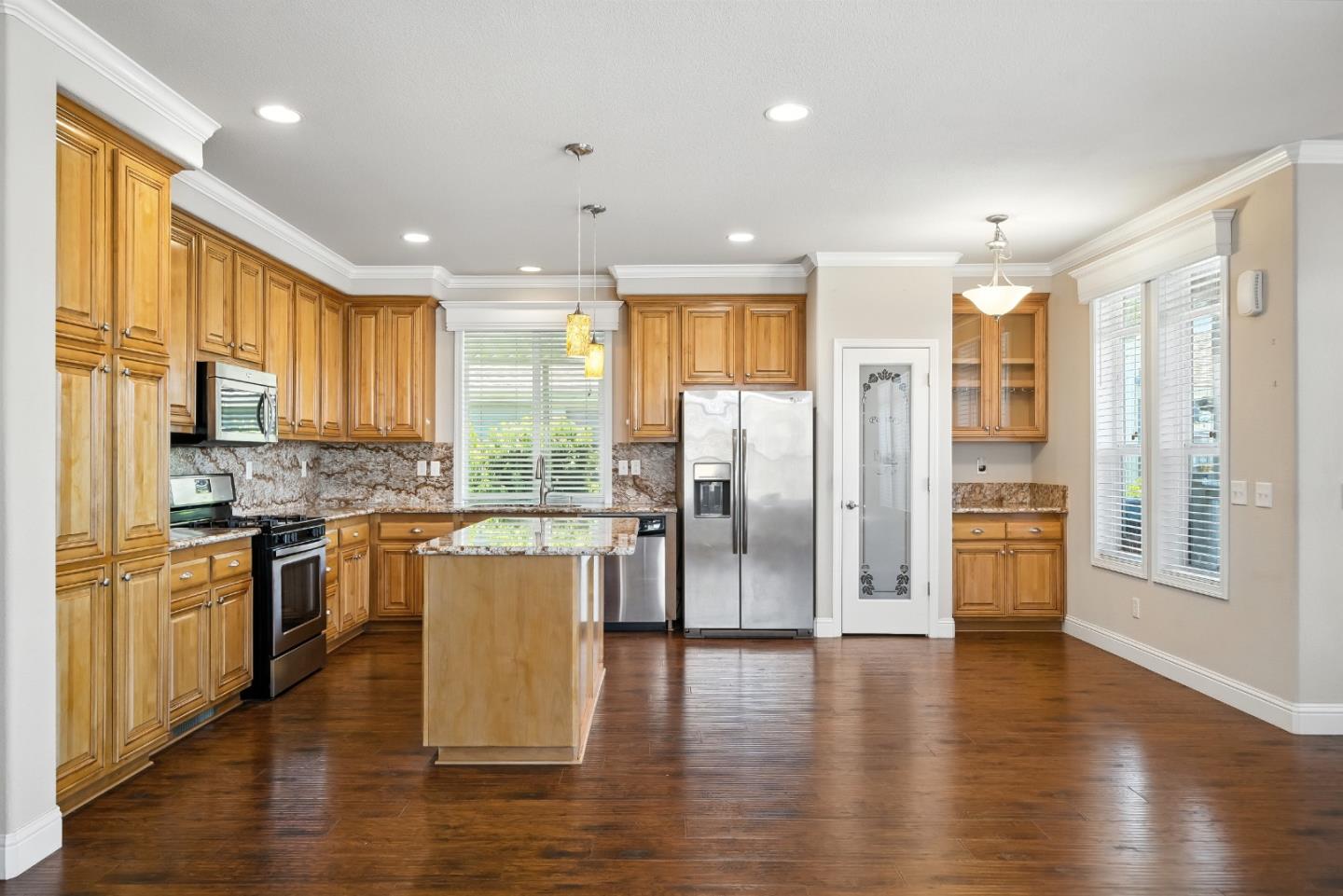 325 Sylvan Avenue Unit: 106