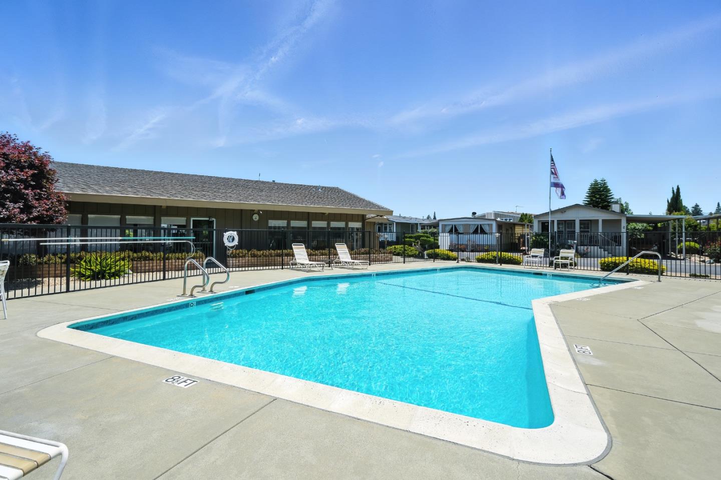 325 Sylvan Avenue Unit: 106