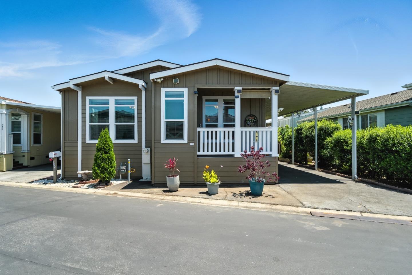 325 Sylvan Avenue Unit: 106