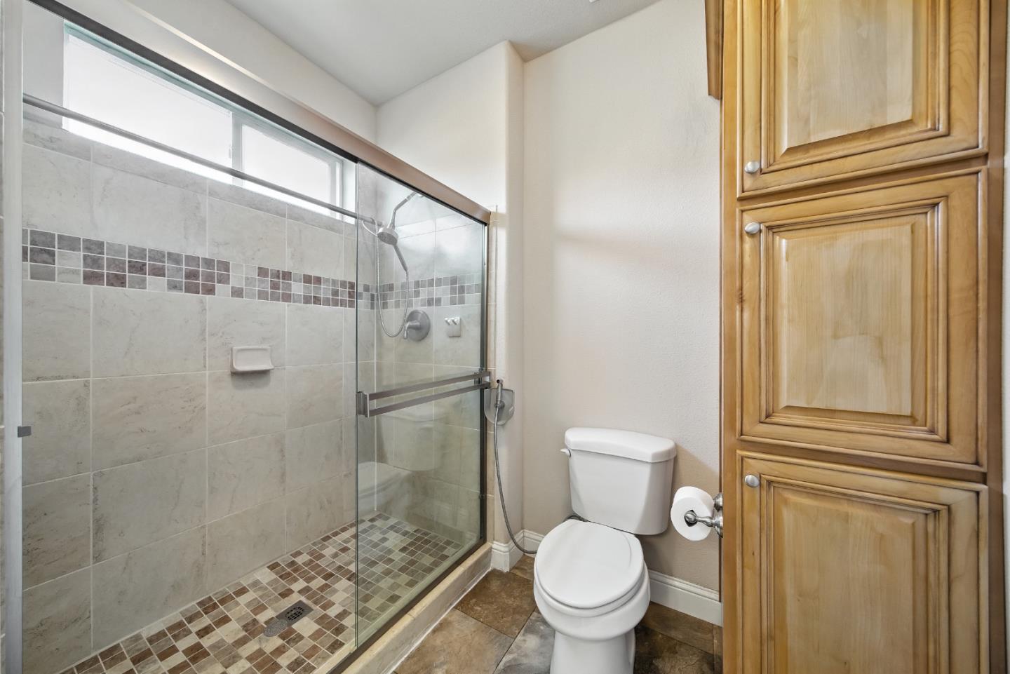 325 Sylvan Avenue Unit: 106