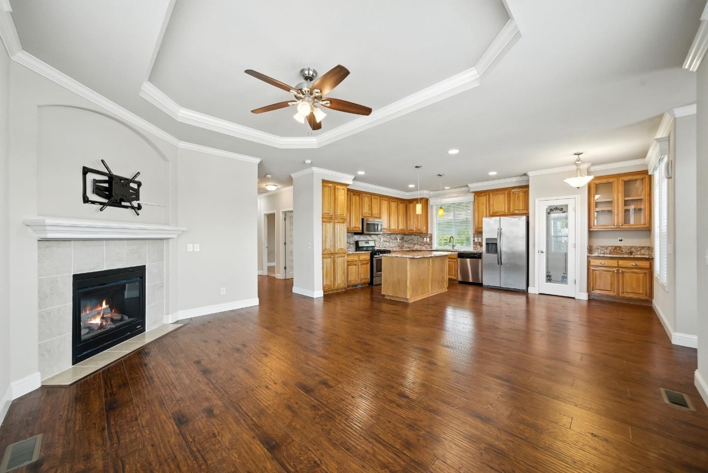 325 Sylvan Avenue Unit: 106