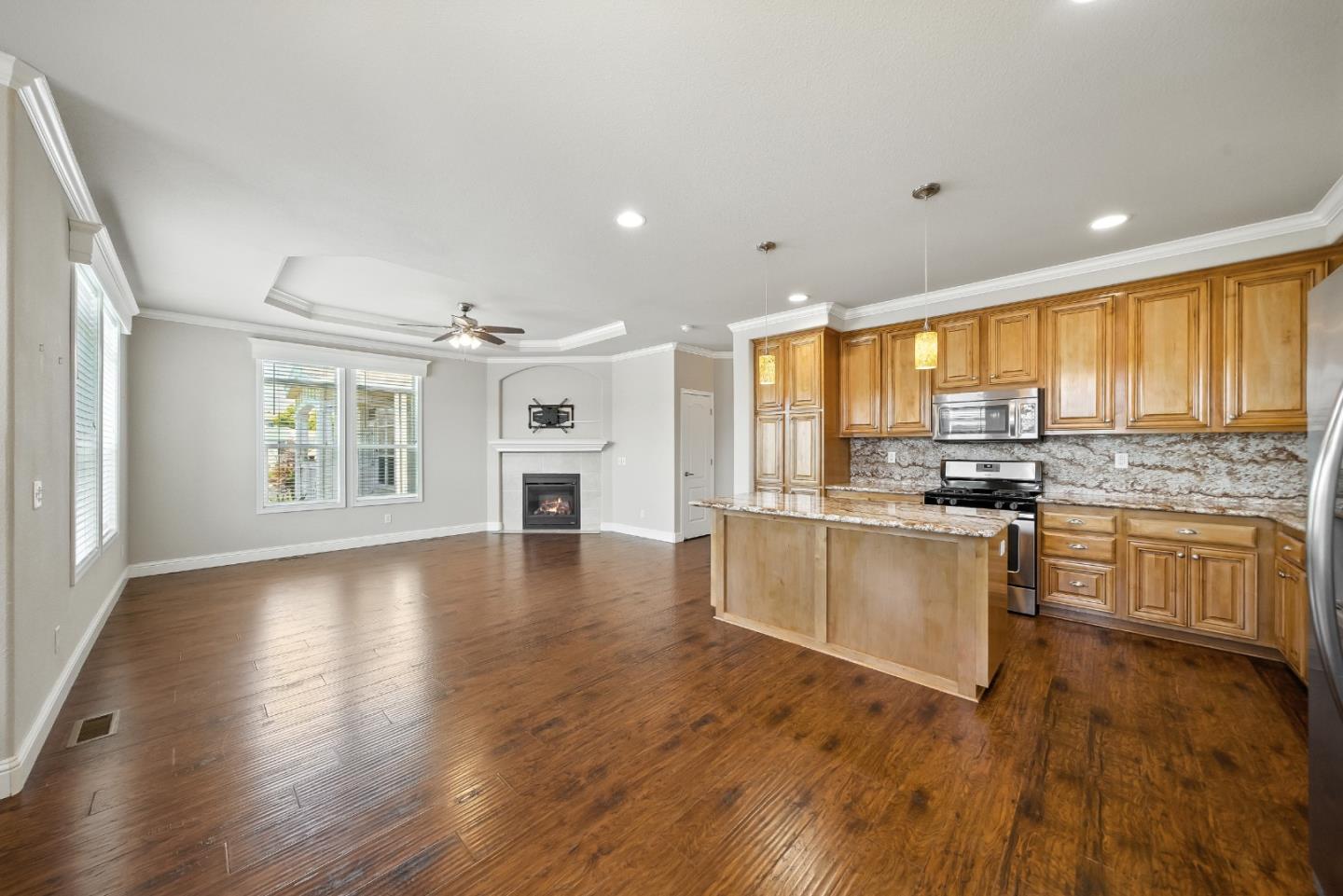 325 Sylvan Avenue Unit: 106