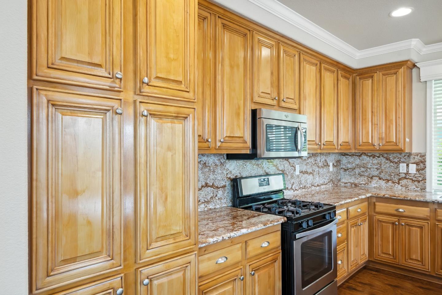 325 Sylvan Avenue Unit: 106