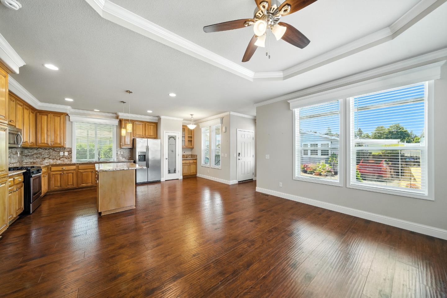 325 Sylvan Avenue Unit: 106