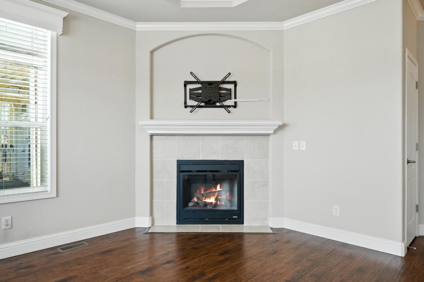 325 Sylvan Avenue Unit: 106