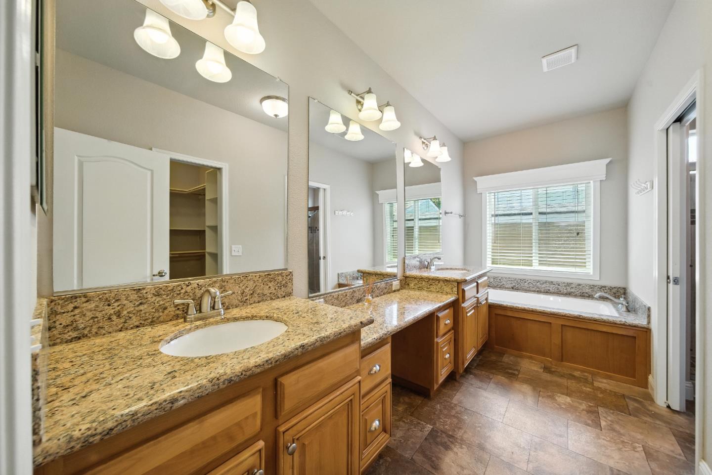 325 Sylvan Avenue Unit: 106