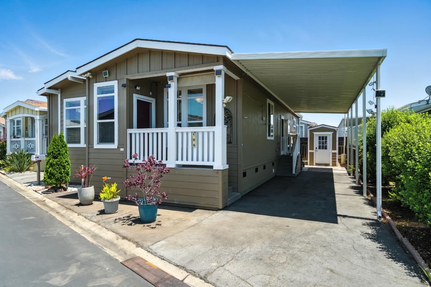 325 Sylvan Avenue Unit: 106