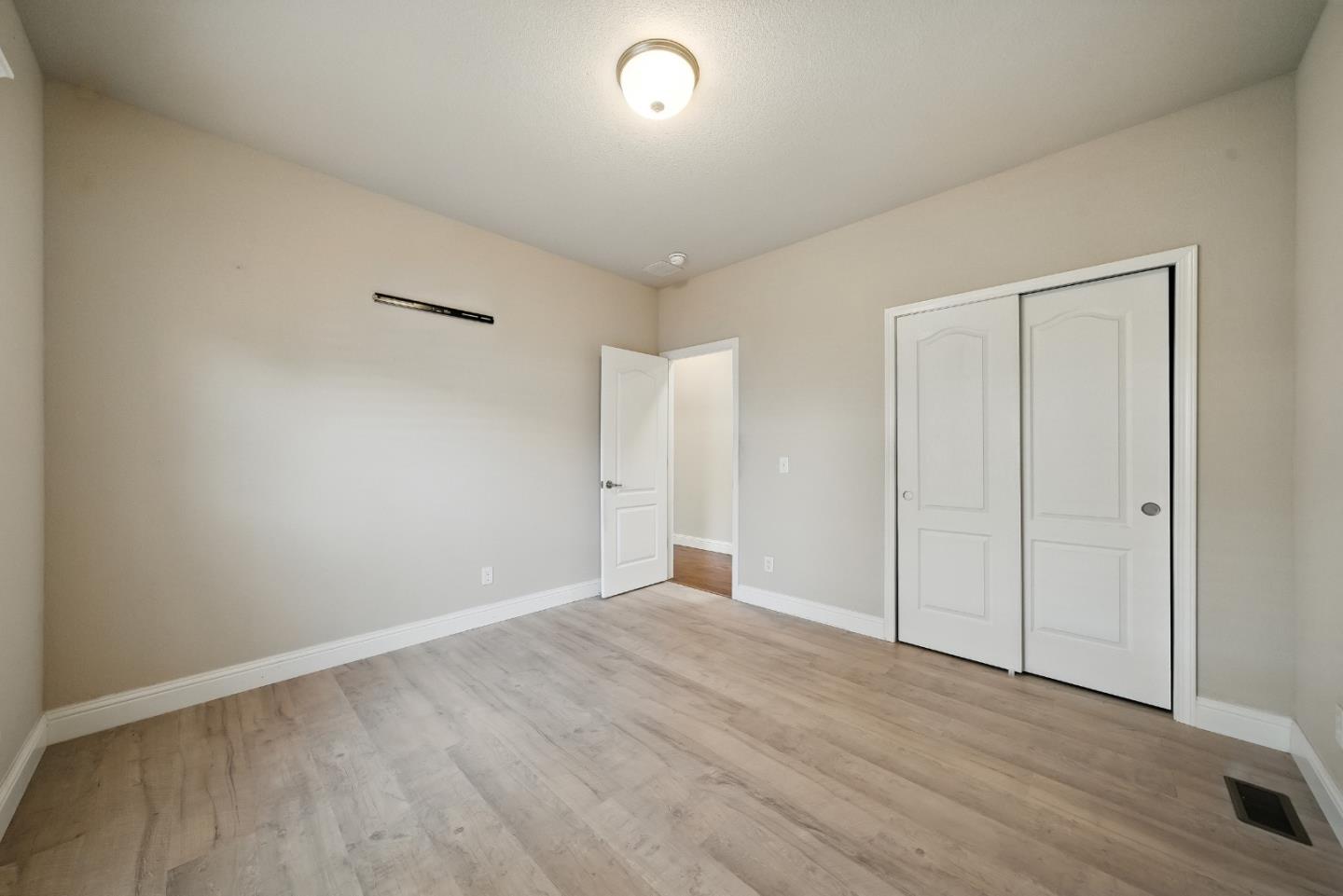 325 Sylvan Avenue Unit: 106