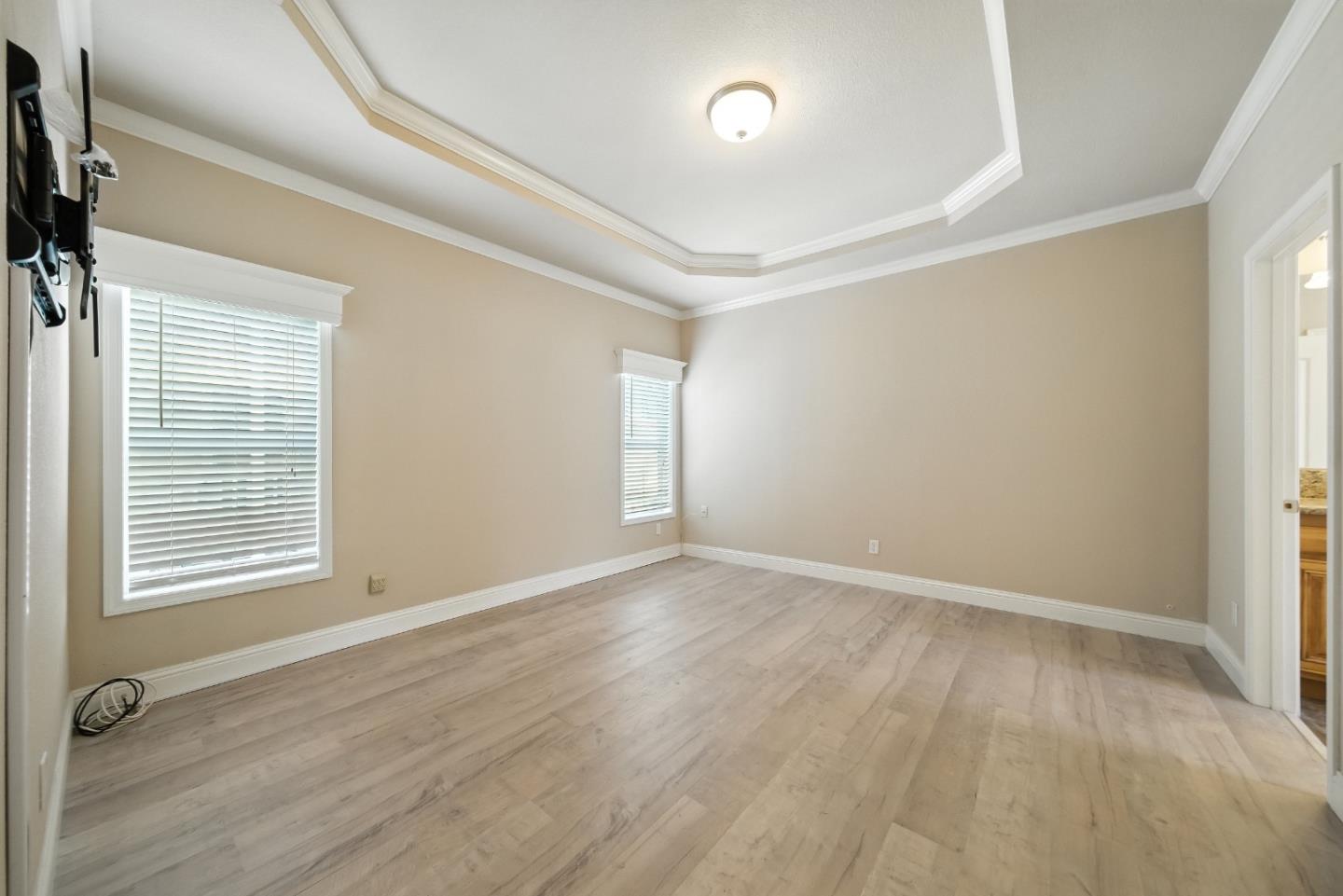 325 Sylvan Avenue Unit: 106