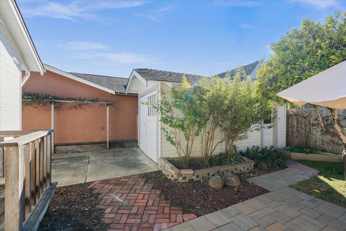 207 2nd Avenue