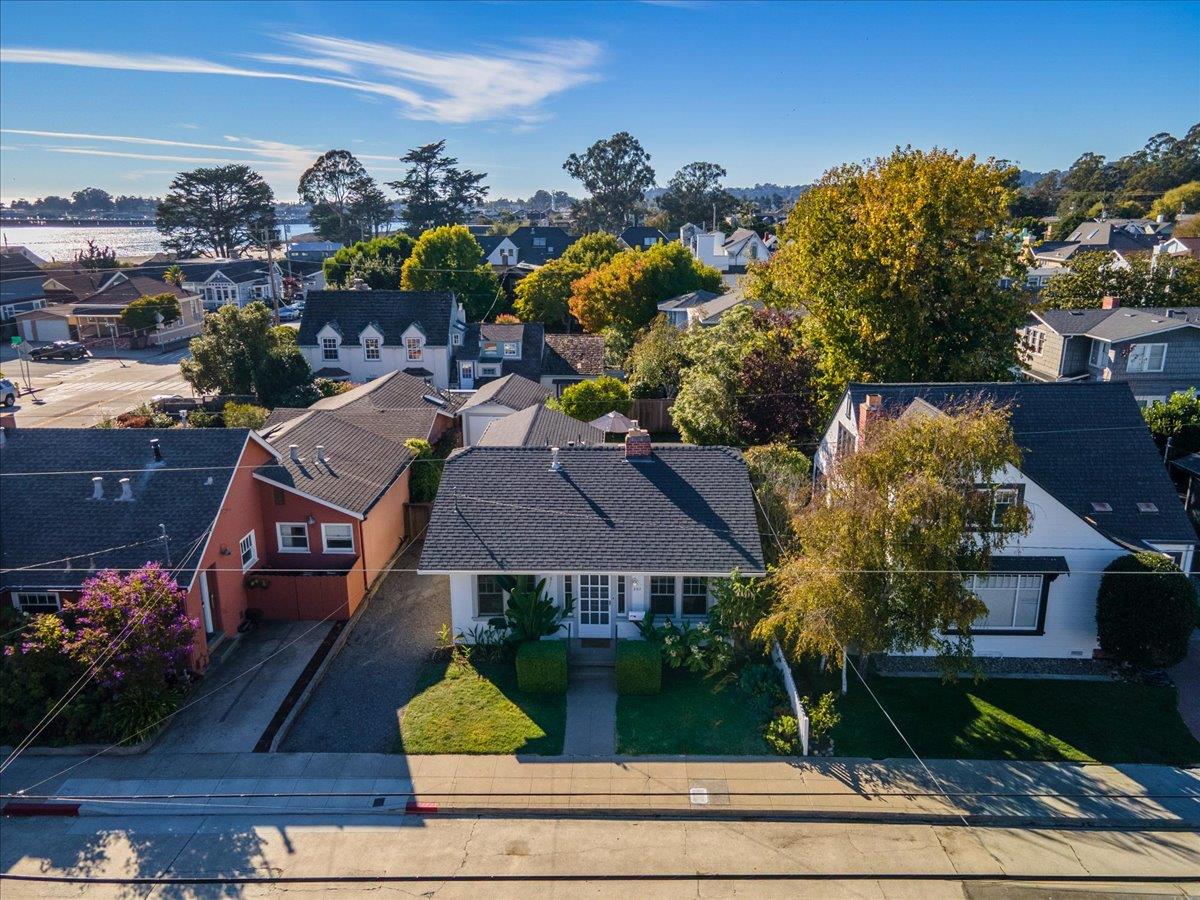 207 2nd Avenue