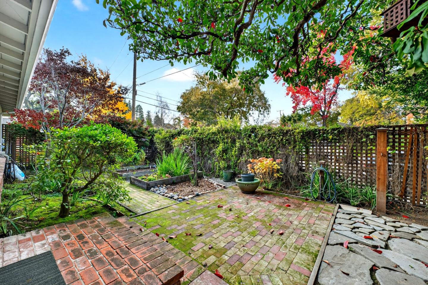 1621 Elm Street