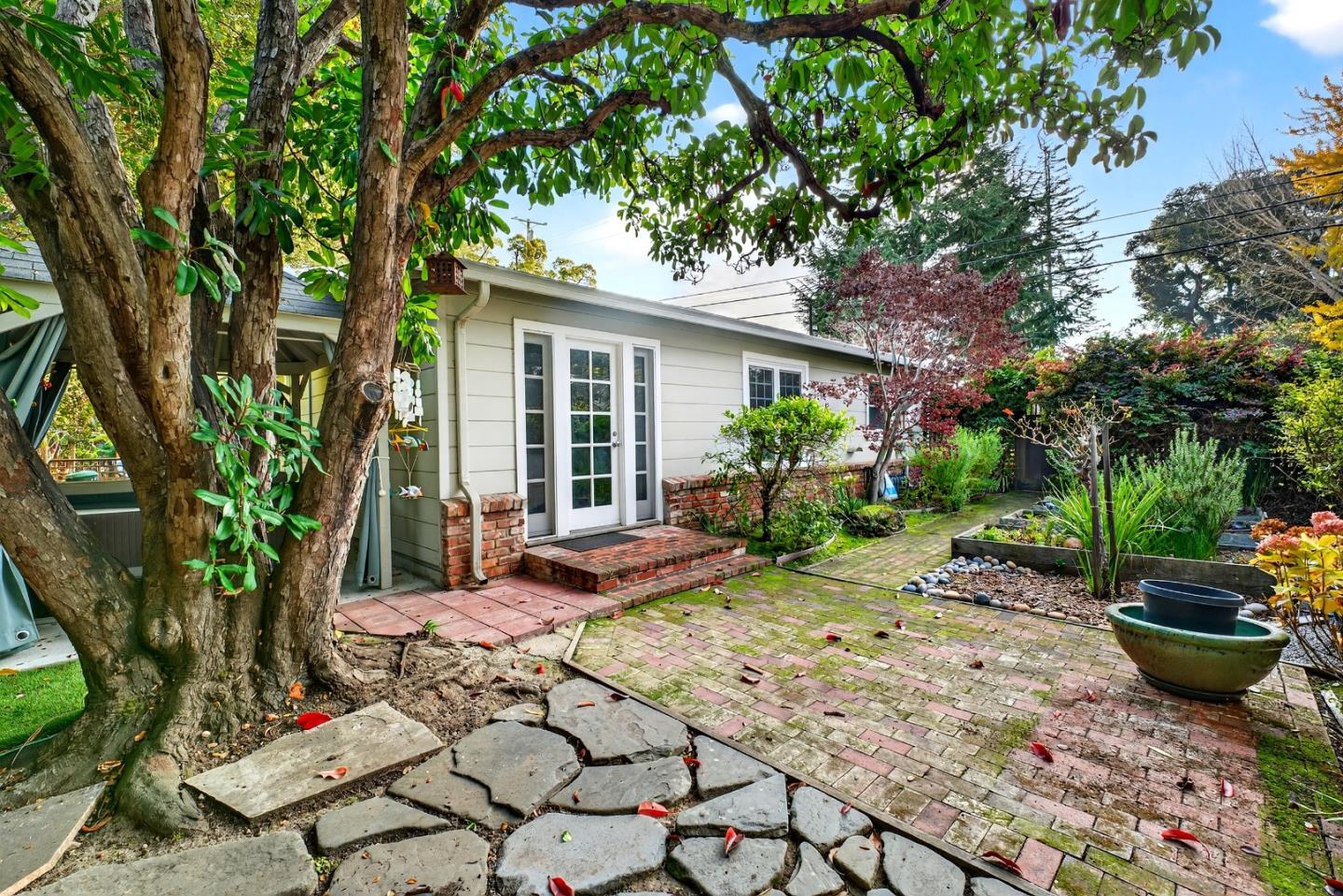 1621 Elm Street