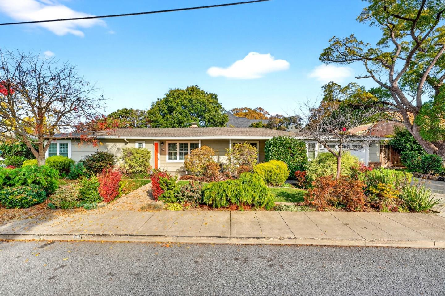 1621 Elm Street