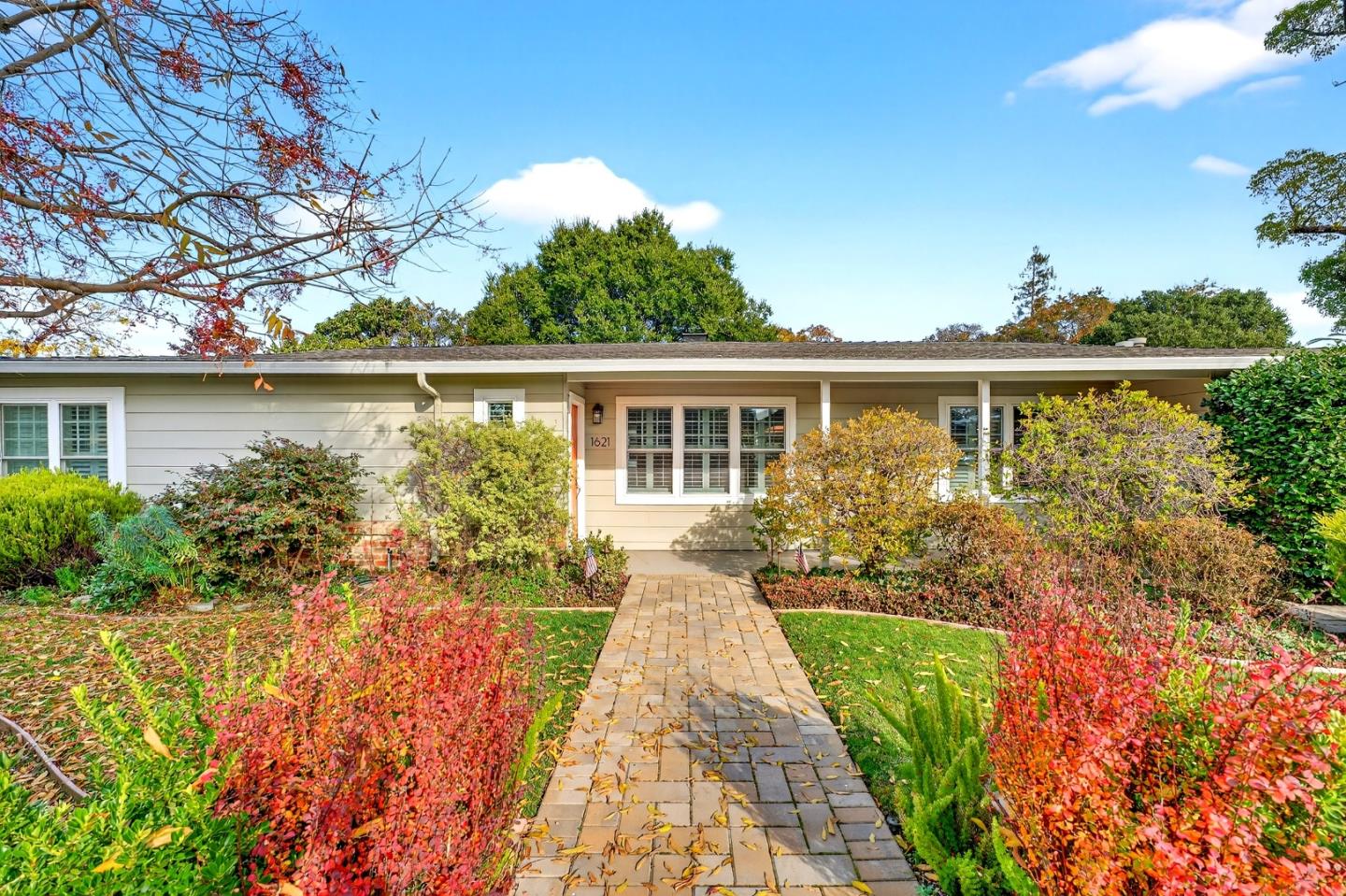 1621 Elm Street