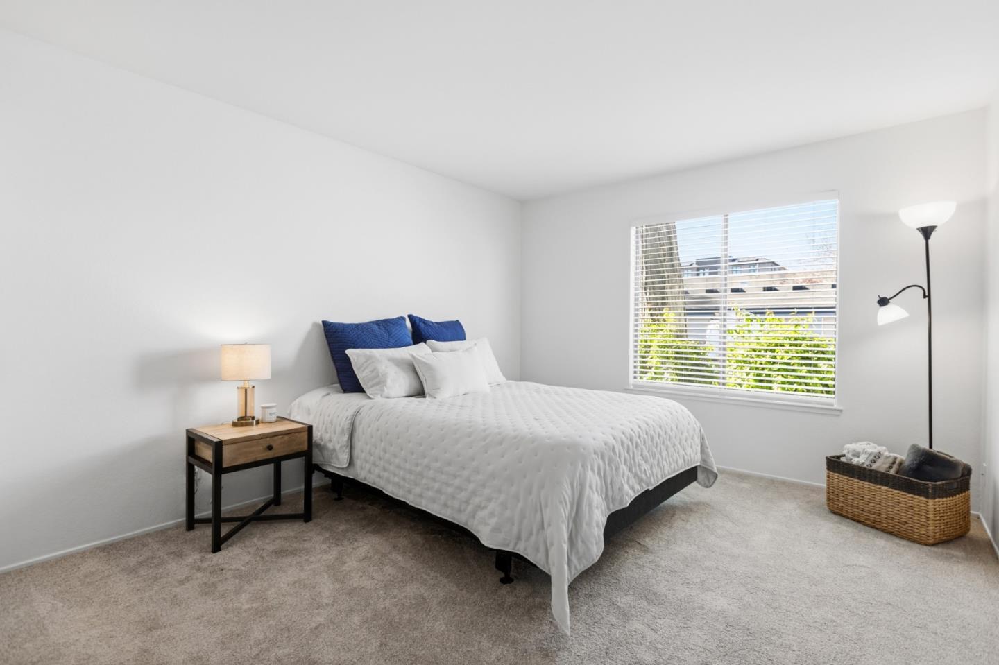 905 West Middlefield Road 975