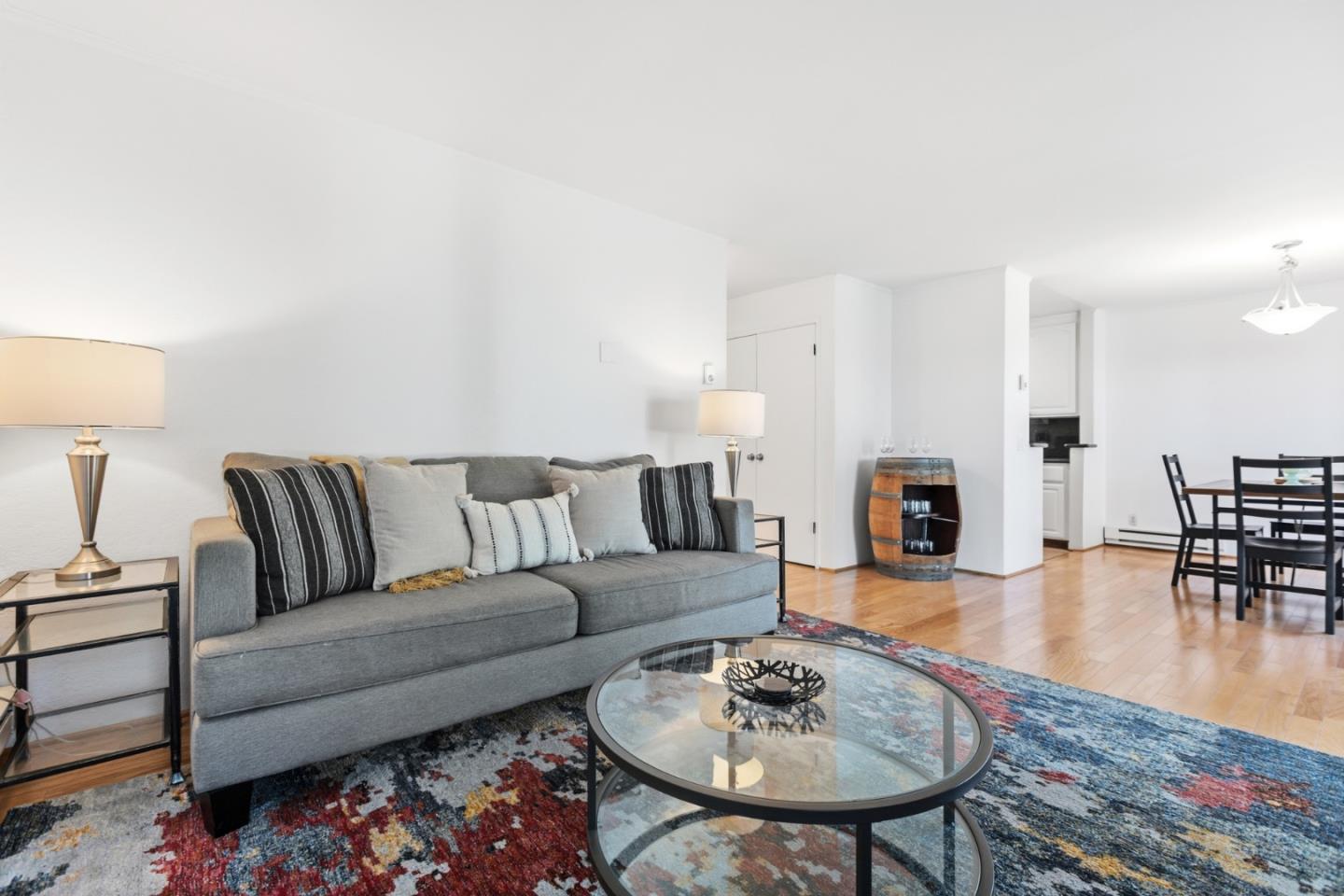 905 West Middlefield Road 975