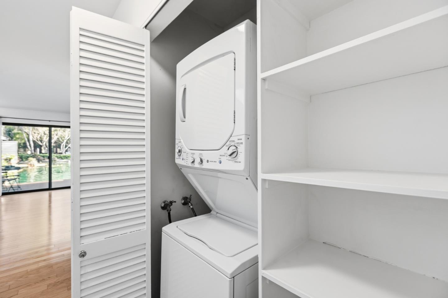 905 West Middlefield Road 975