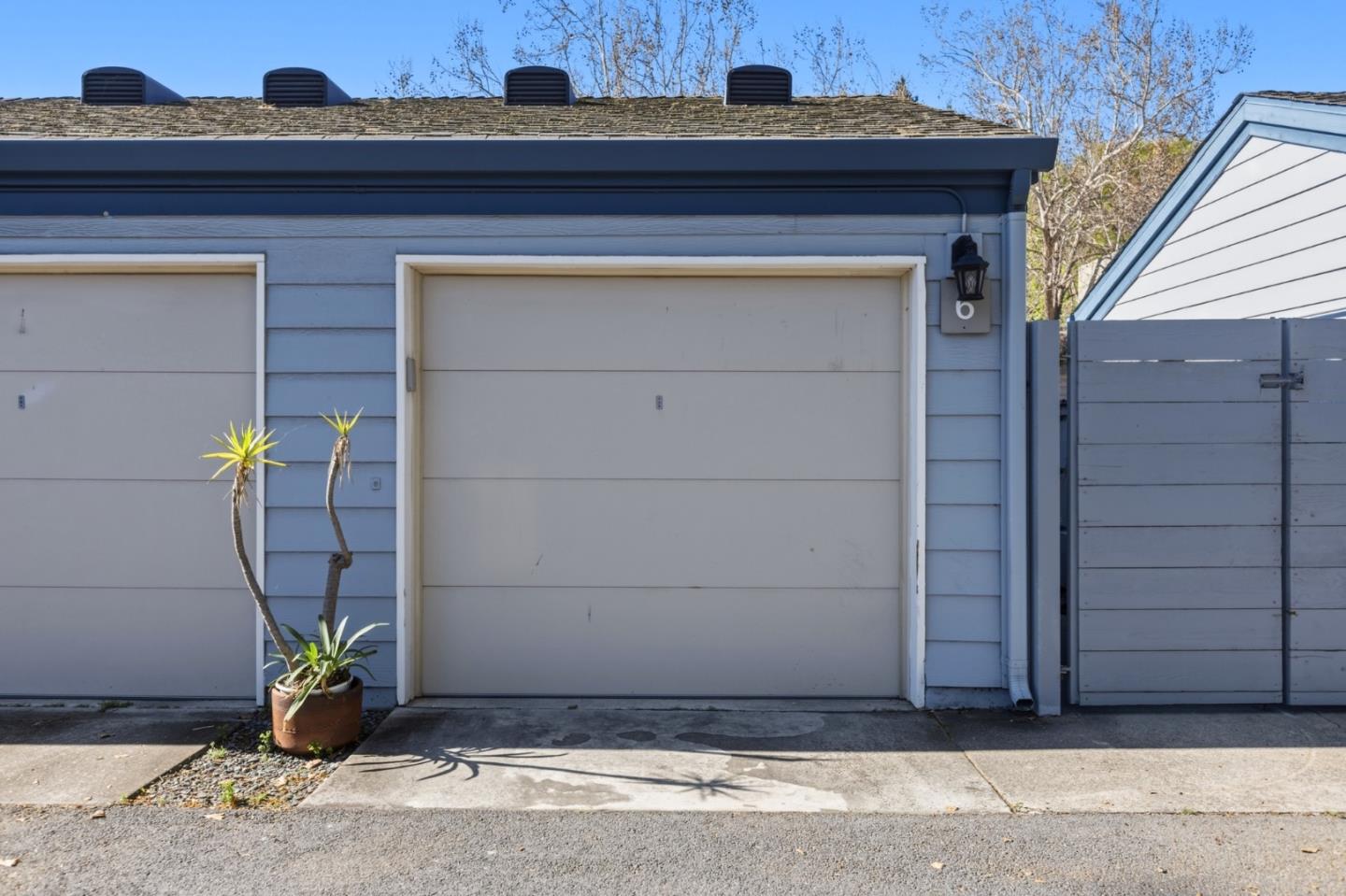 905 West Middlefield Road 975