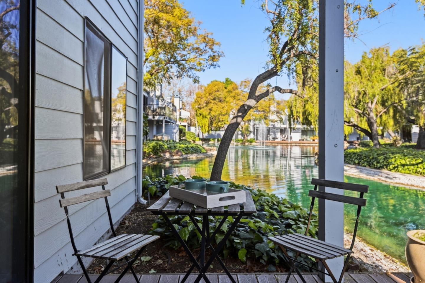 905 West Middlefield Road 975