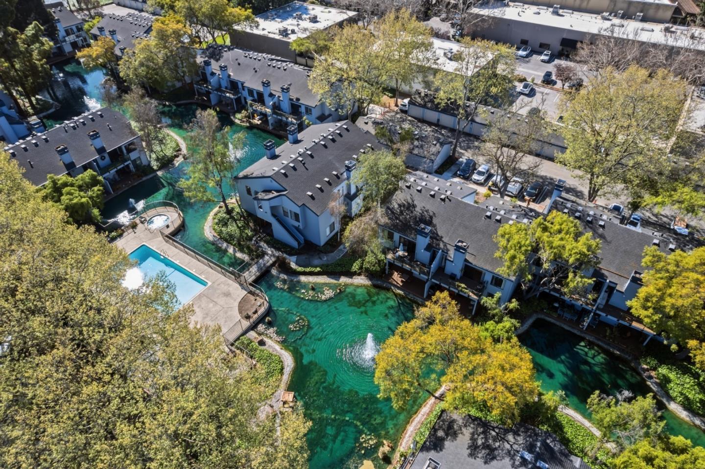 905 West Middlefield Road 975