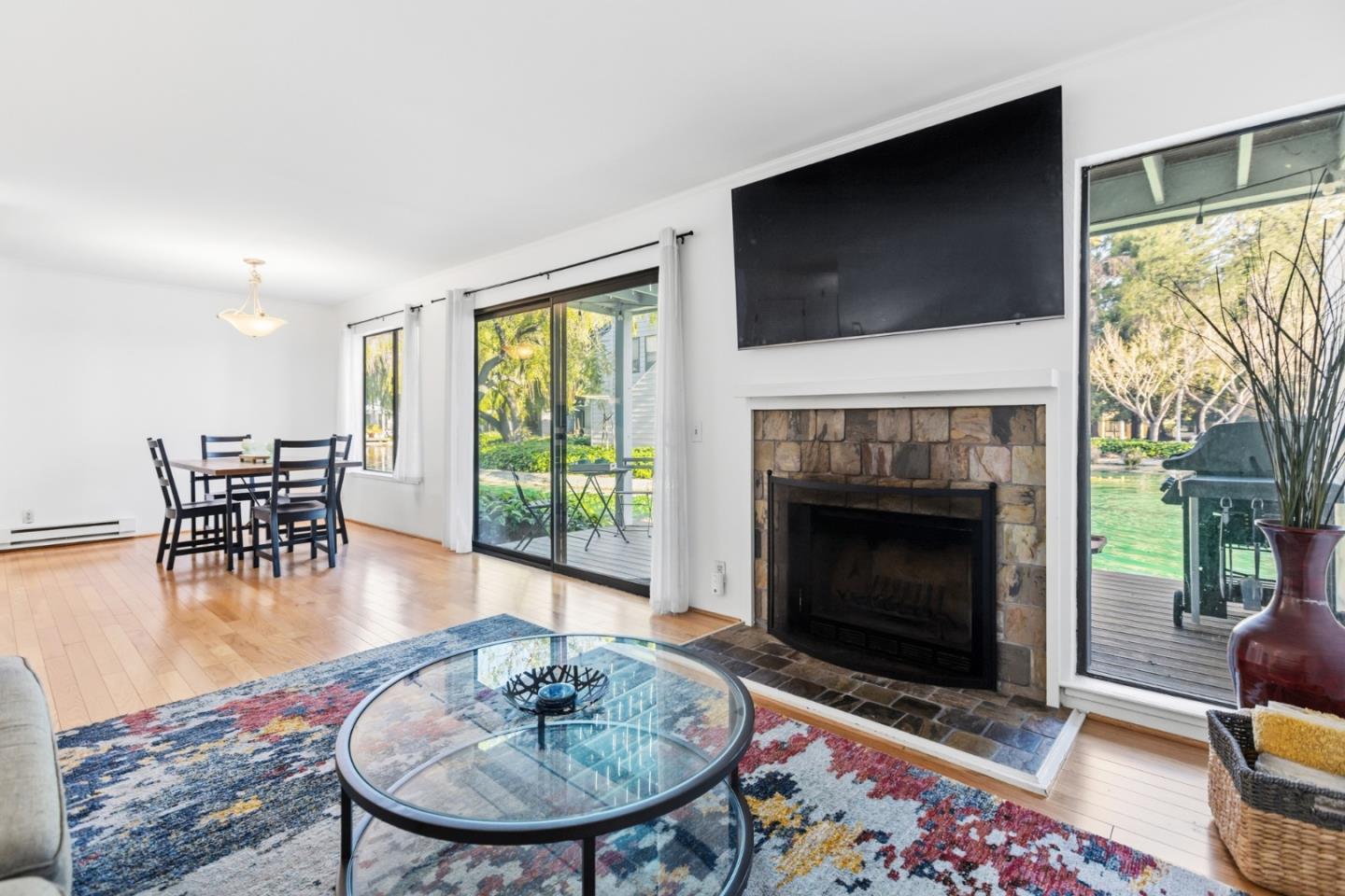 905 West Middlefield Road 975