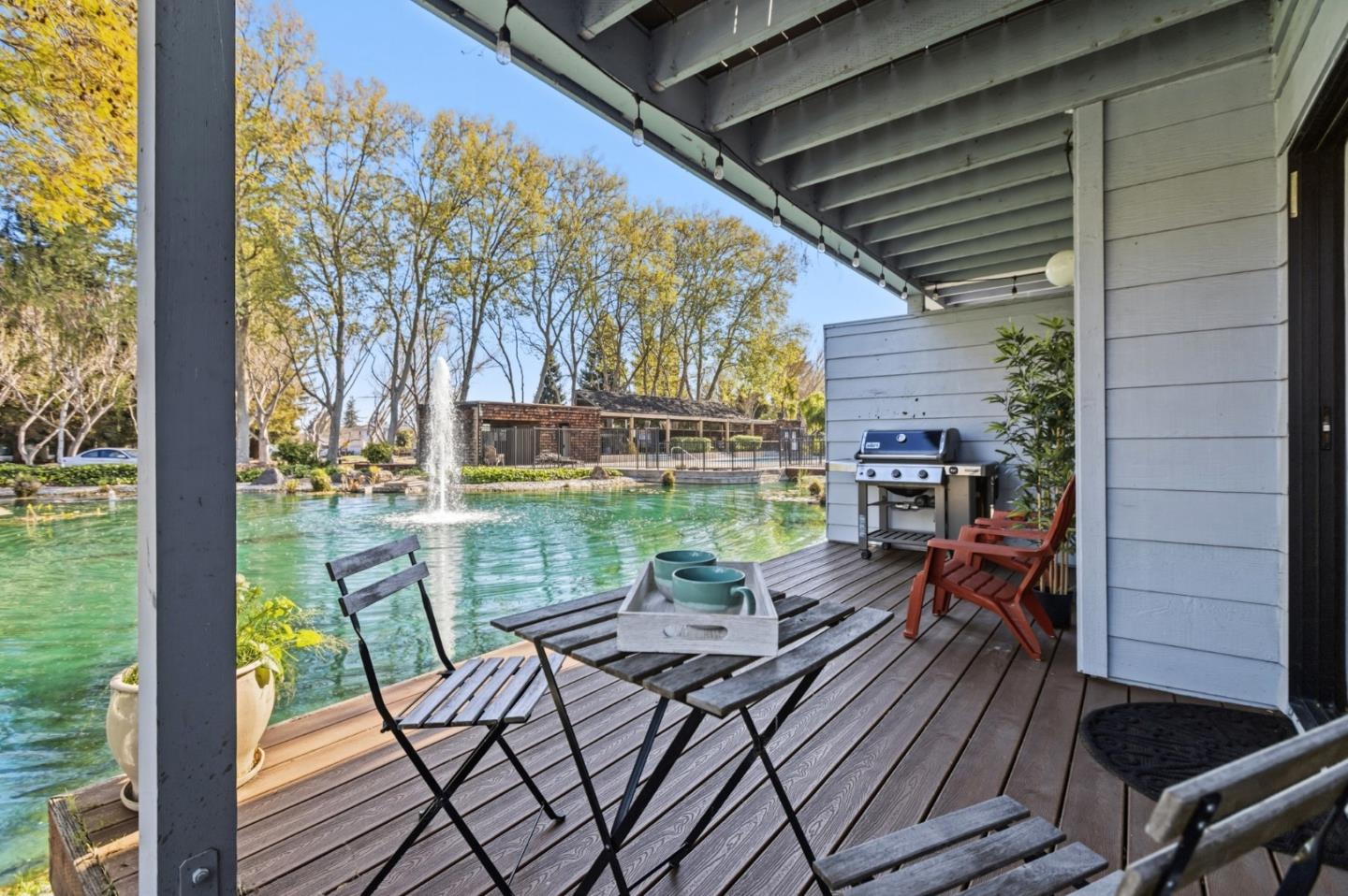 905 West Middlefield Road 975