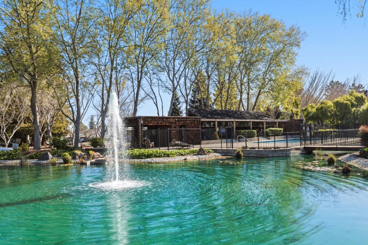 905 West Middlefield Road 975