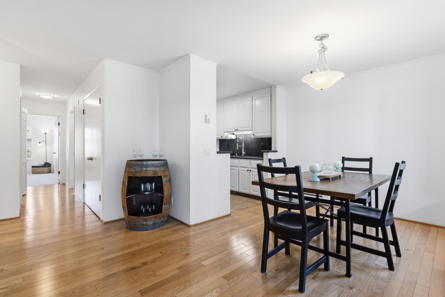 905 West Middlefield Road 975