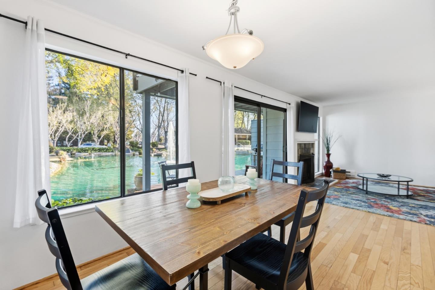 905 West Middlefield Road 975