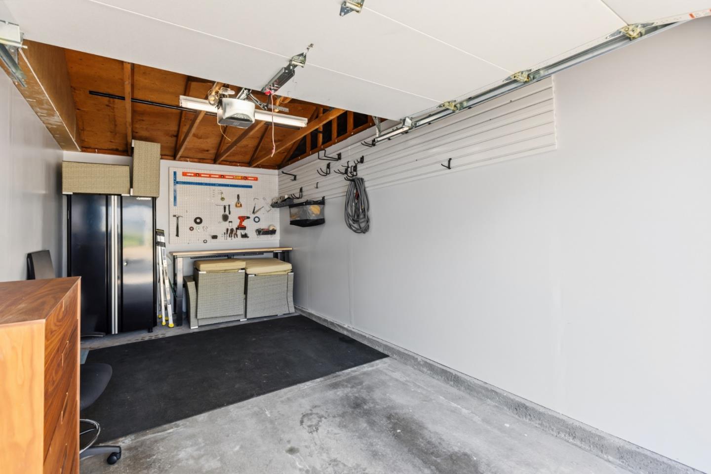 905 West Middlefield Road 975