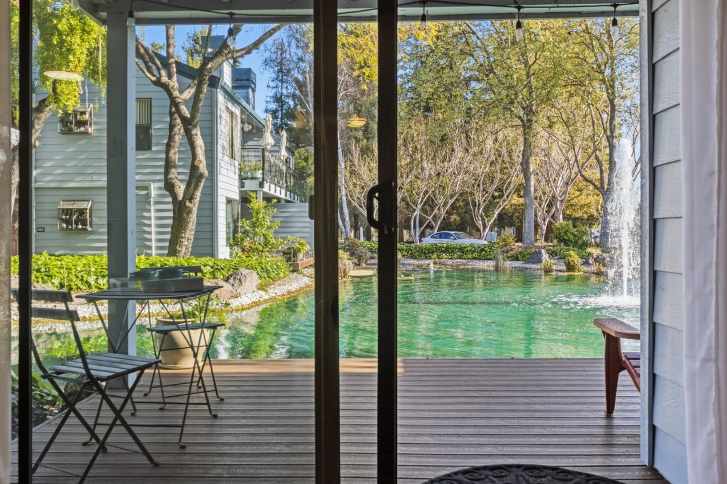 905 West Middlefield Road 975