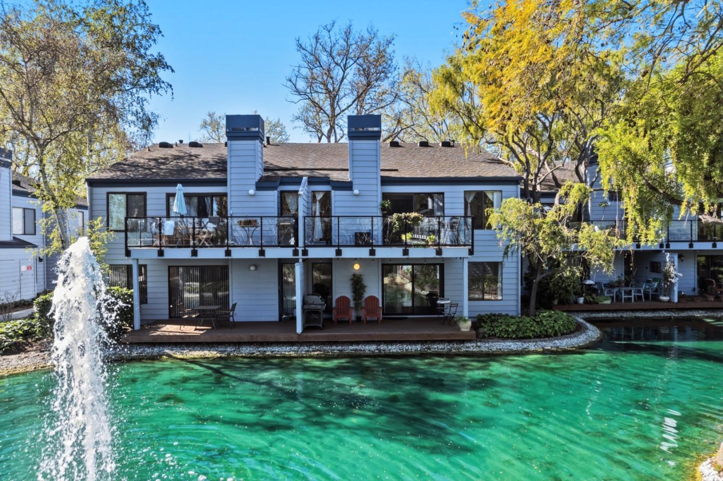 905 West Middlefield Road 975