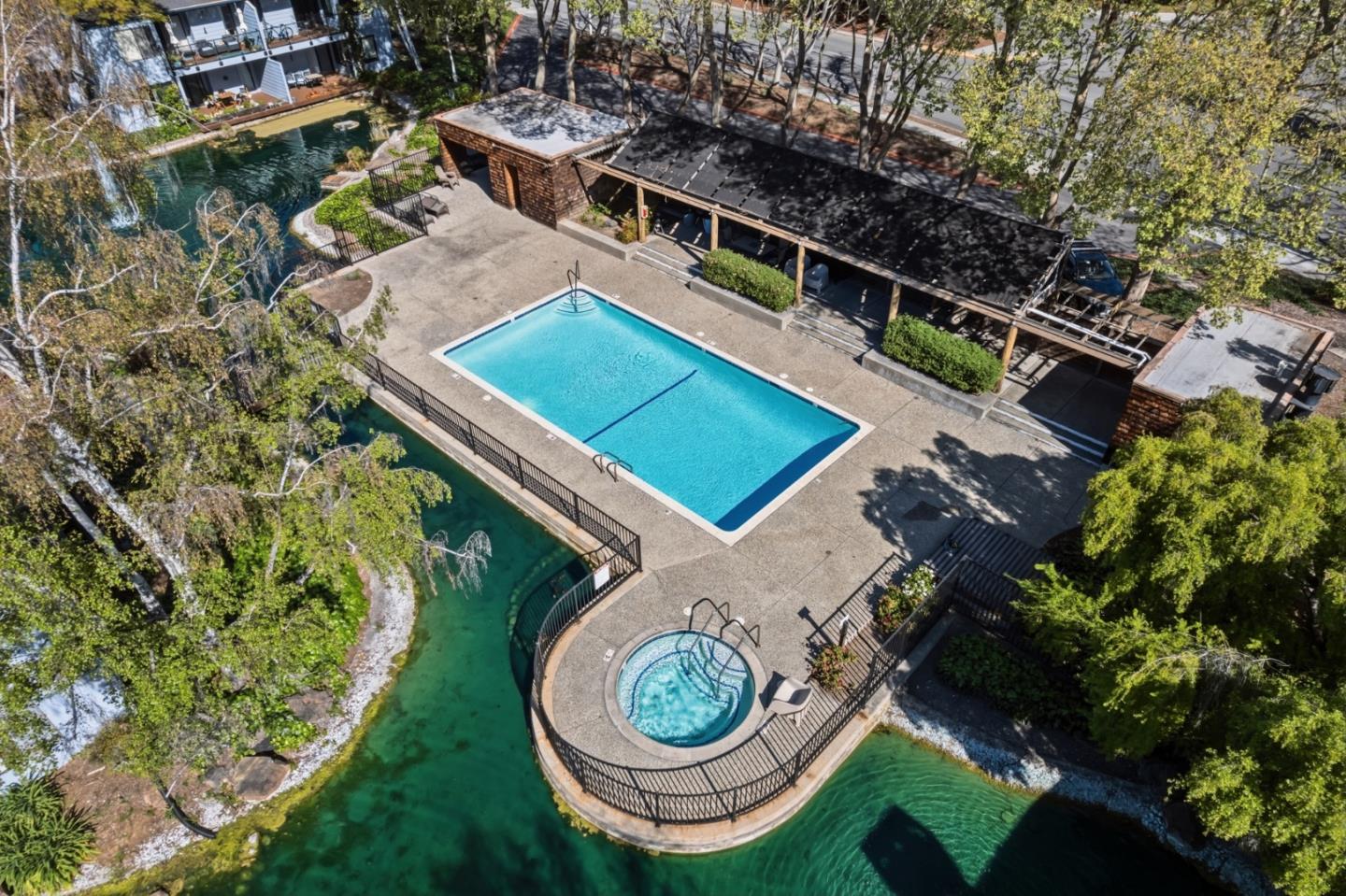 905 West Middlefield Road 975