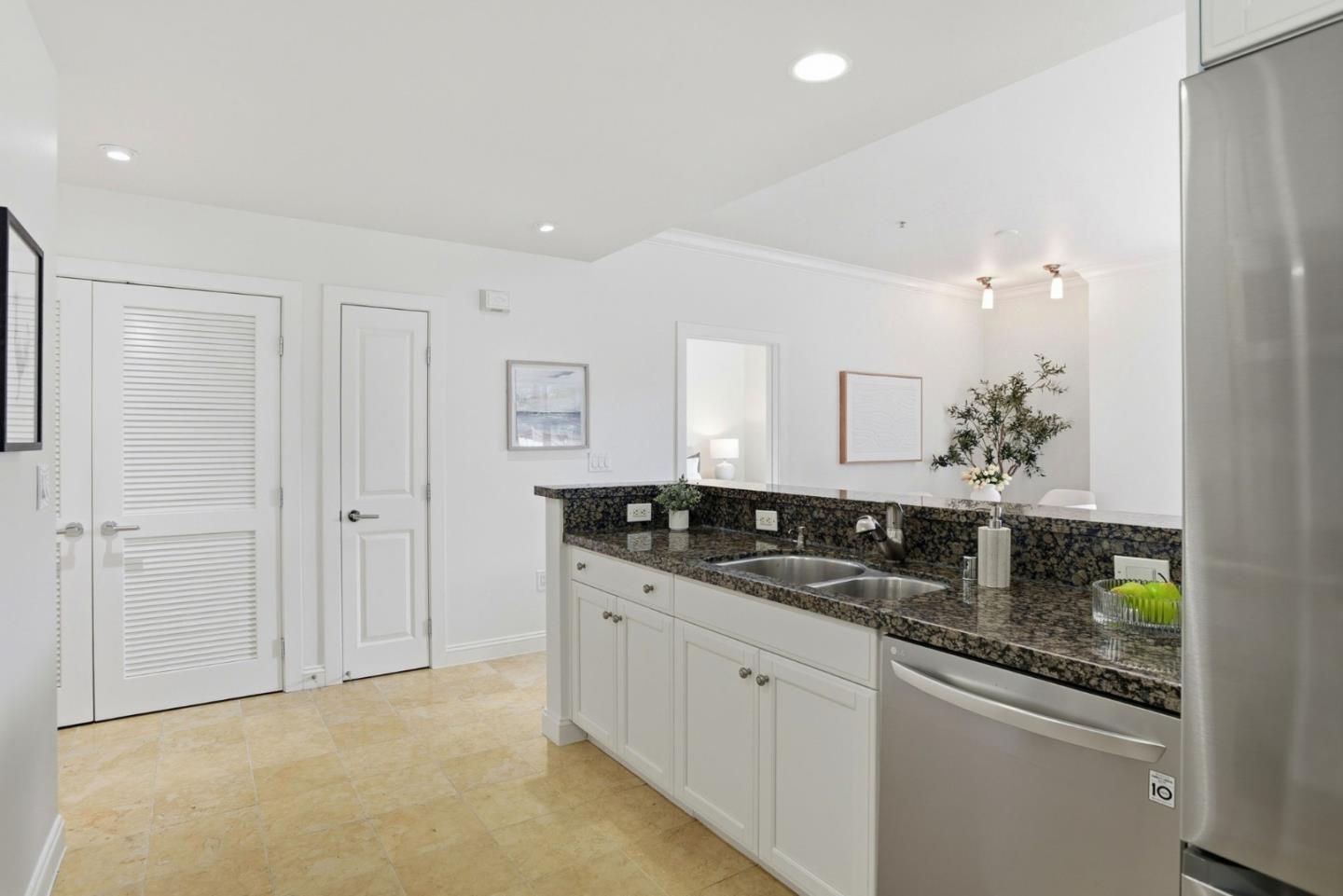 225 9th AVE 105