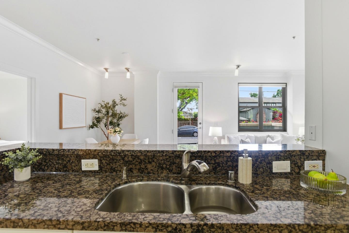 225 9th AVE 105