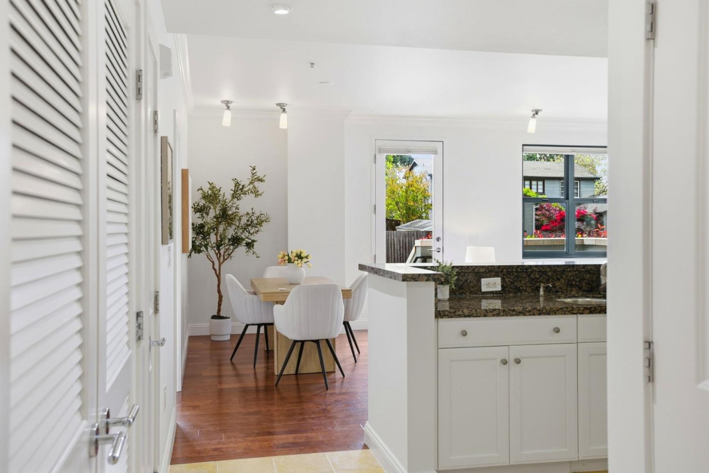 225 9th AVE 105